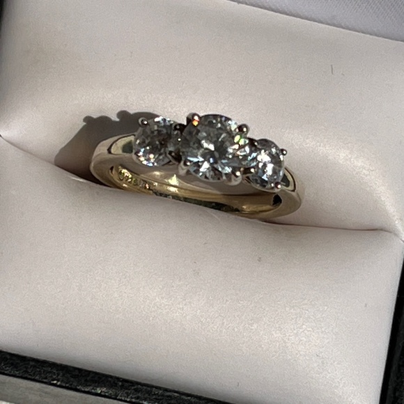 Sterling silver & cubic zirconia ring, size 7. - Picture 9 of 12